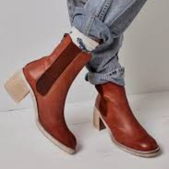 NEW Free People Made in Spain Essential Chelsea Boots Leather For Women 1125 6s3 - Picture 9 of 11